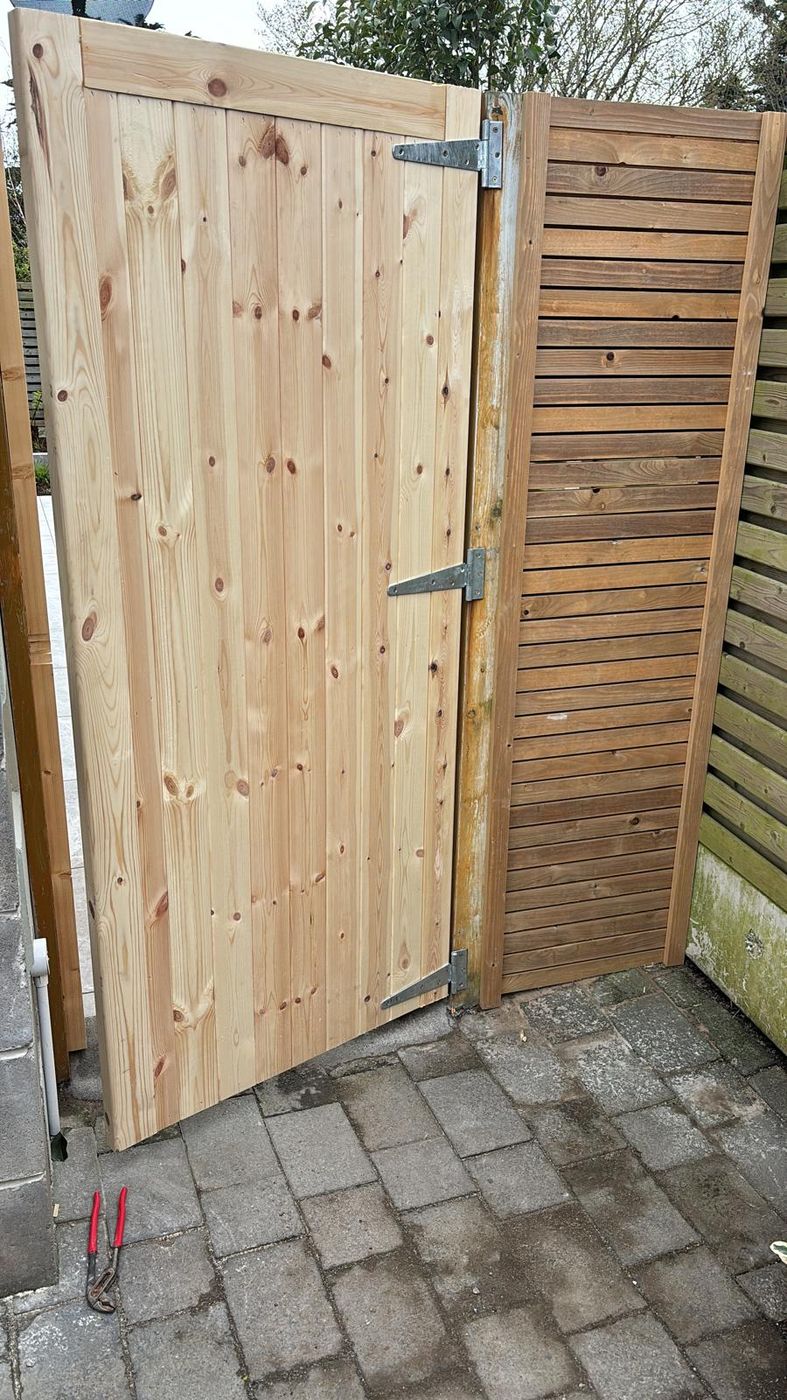 Timber Gate & Driveway — JAID job